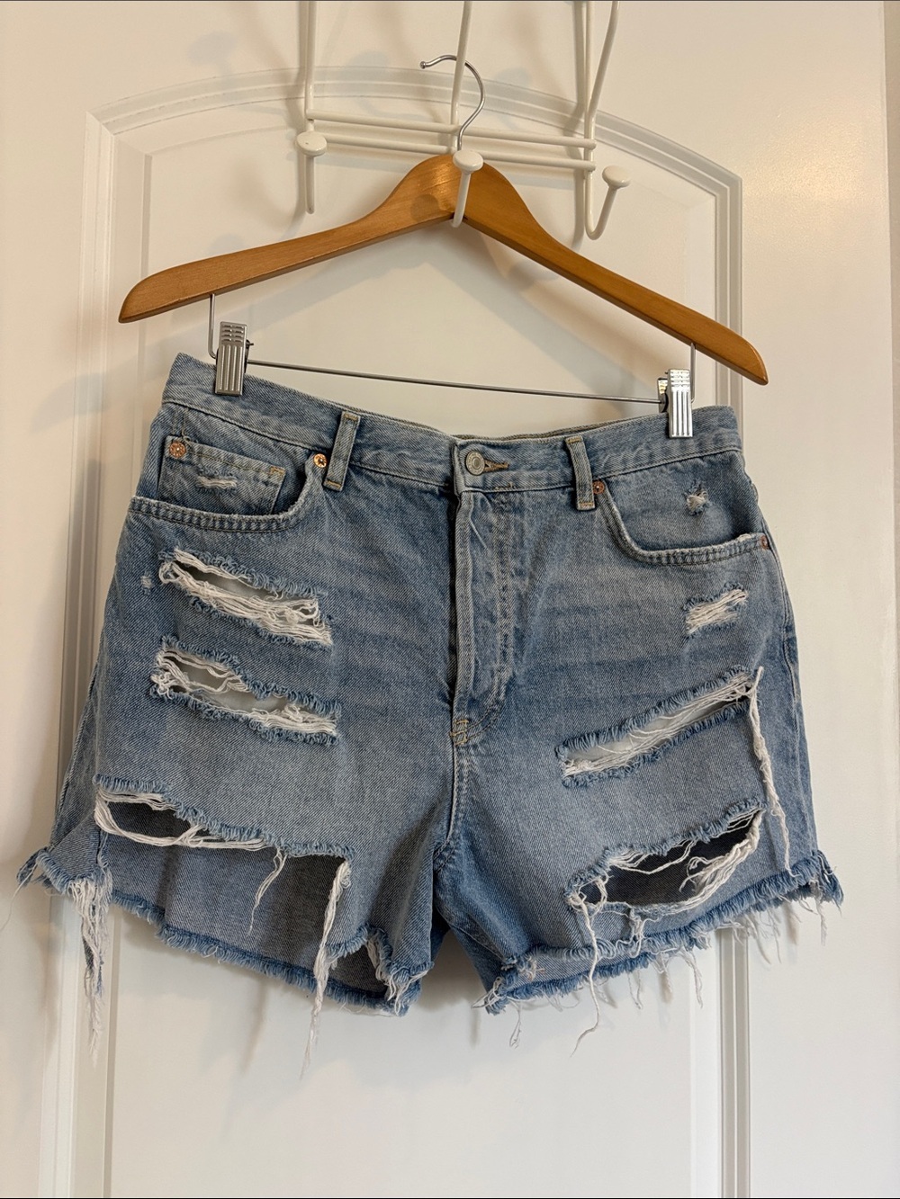 Free People x We The Free Maggie Mid Rise Denim Short Light Wash Size 30 - Picture 9 of 10